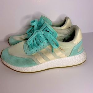 Womens Iniki boost runner